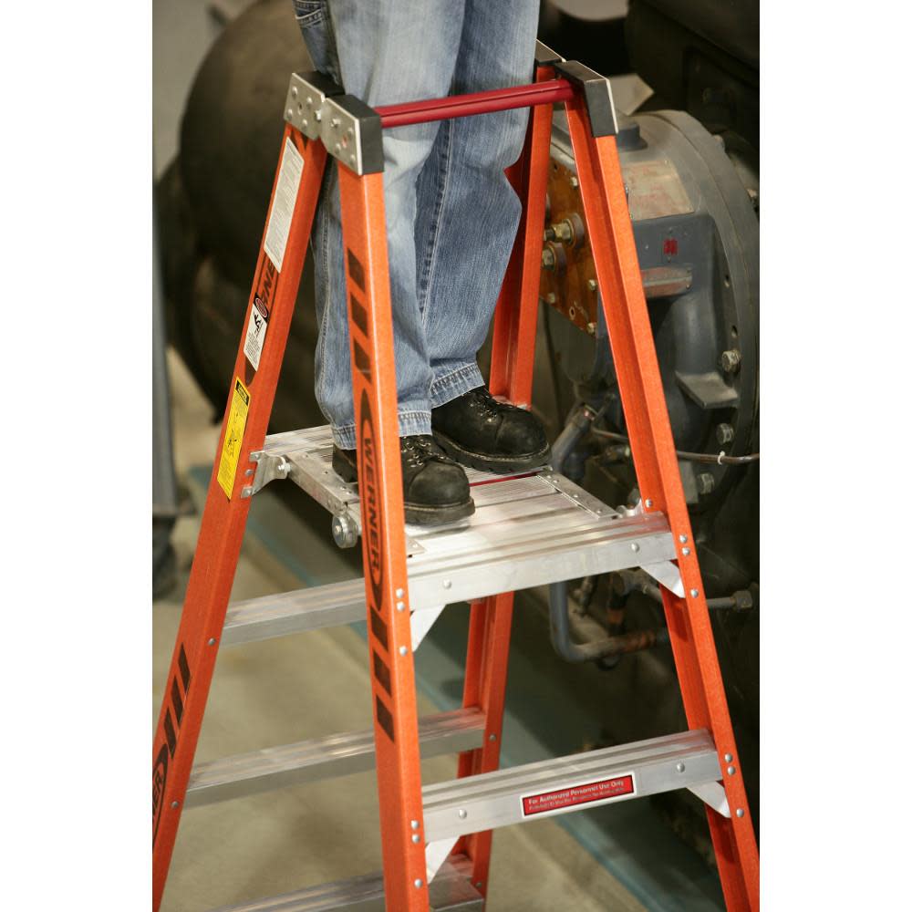 4 Ft. Type IA Fiberglass Platform Ladder w/Casters ;