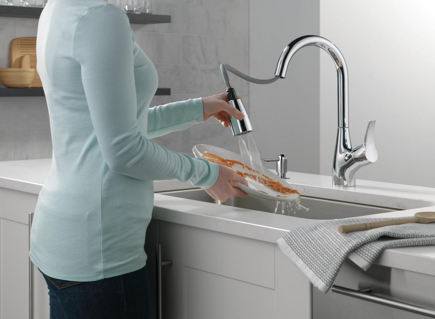 Peerless Apex Single Handle Pull-Down Sprayer Kitchen Faucet with Soap Dispenser in Chrome P7901LF-SD-W