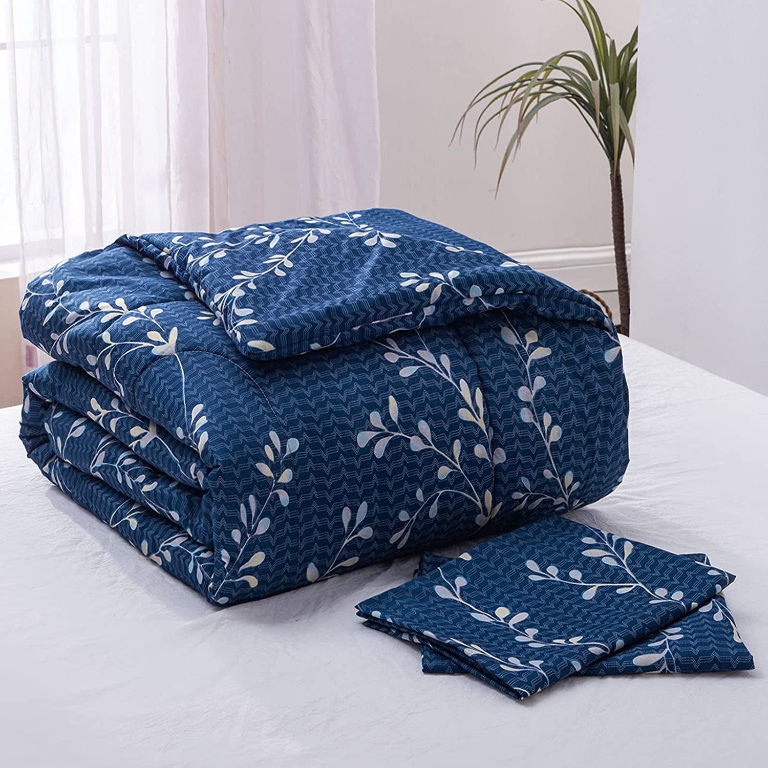 Exclusivo Mezcla 2-Piece Floral Twin Size Comforter Set， Microfiber Bedding Down Alternative Comforter for All Seasons with 1 Pillow Sham， Navy