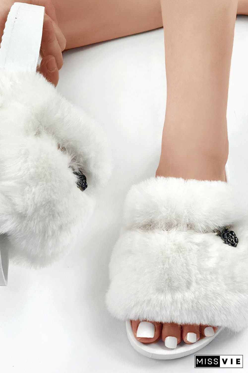 Chain Decor Fuzzy Home Slippers