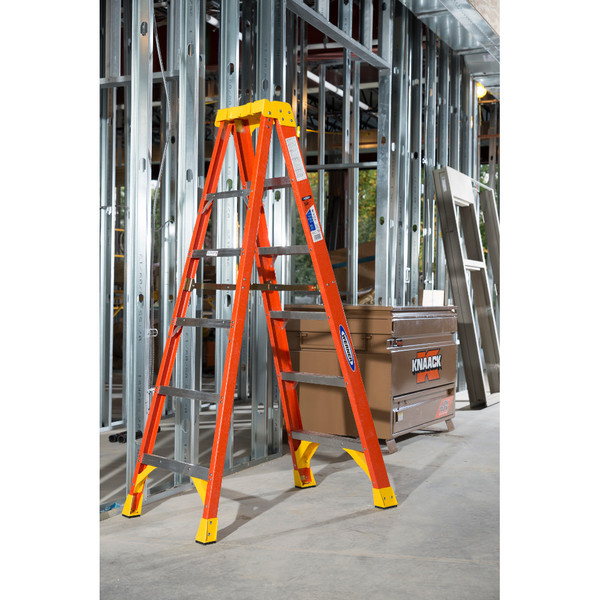 Werner 6200 Series Fiberglass Stepladder // 300 lb Rated