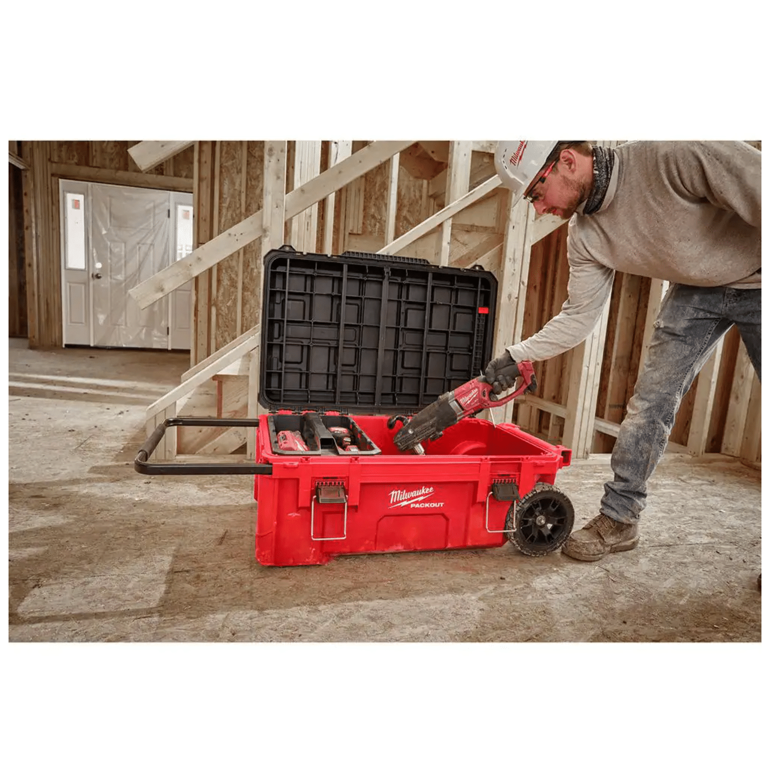 Milwaukee PackOut 38 in. Rolling Tool Chest (48-22-8428)