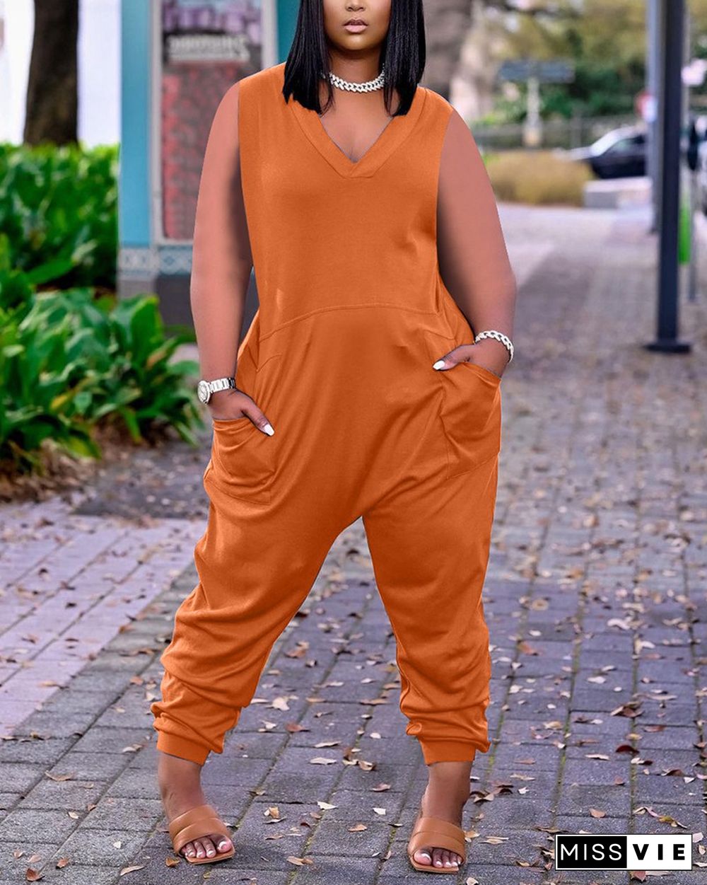 Solid Sleeveless Loose Jumpsuit With Pockets