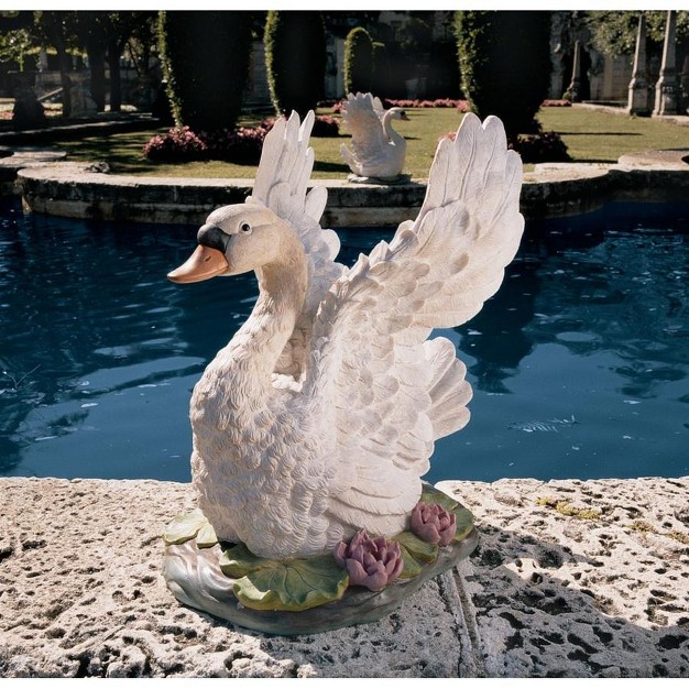 Design Toscano The Majesty Of Swan Lake Sculpture Multicolored