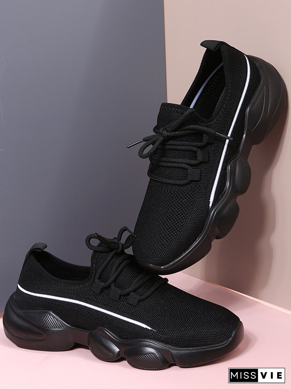 Comfortable Lace-Up Sneakers in Simple Fabric