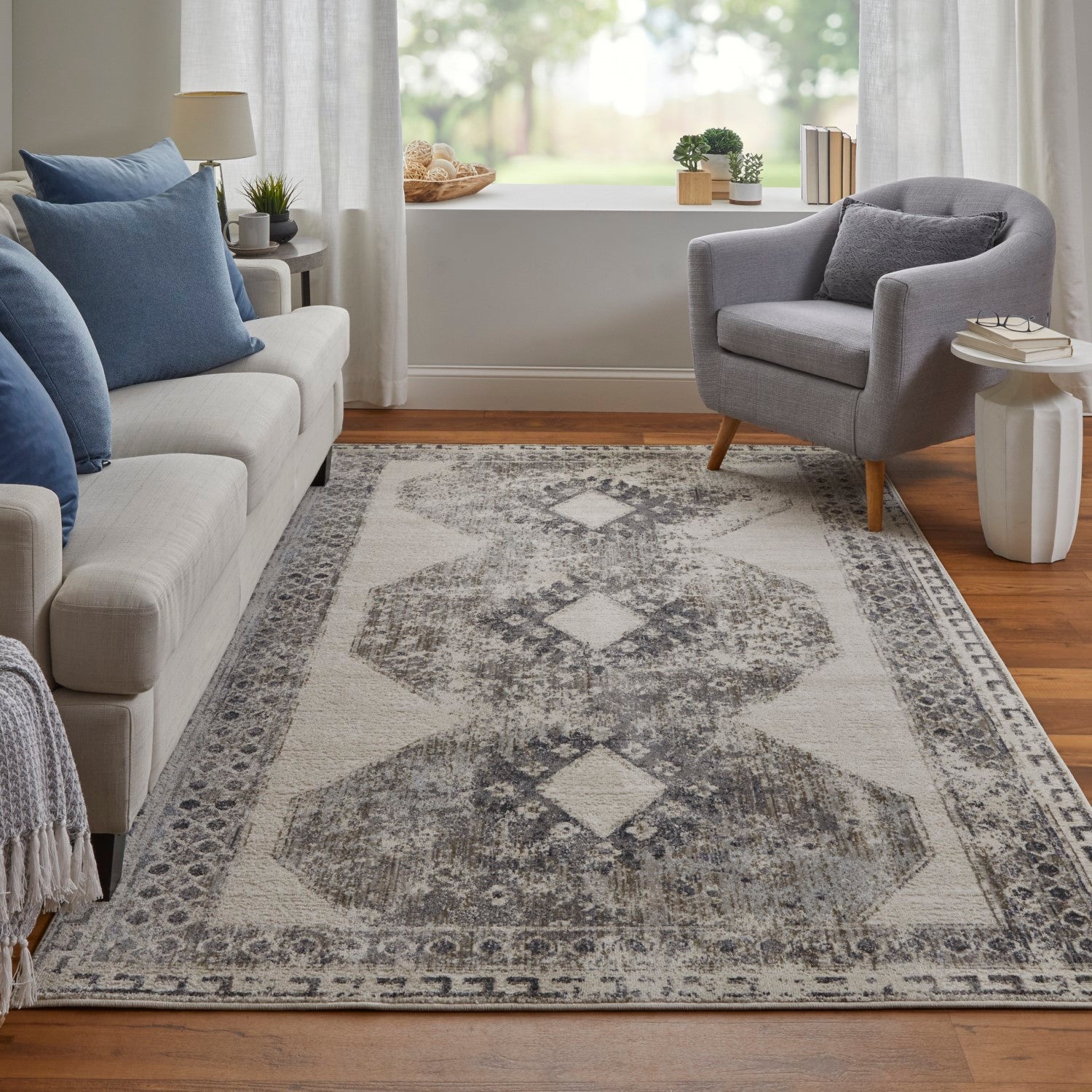 Kiba Distressed Ivory/Taupe/Gray Rug