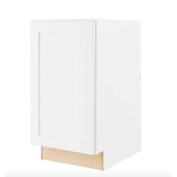 Hampton Bay Avondale Shaker Alpine White Ready to Assemble 18 in Base Cabinet with Pull-Out Trash Can (18in W x 34.5in H x 24in D) BTR18FH