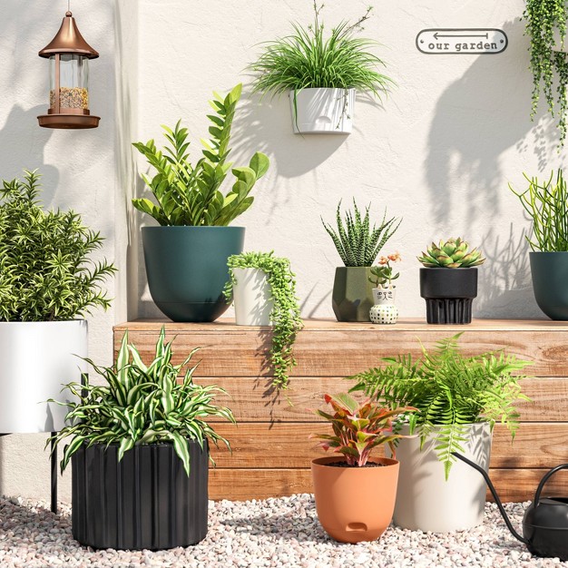 Aesthetic Plastic Indoor Outdoor Planter Pot