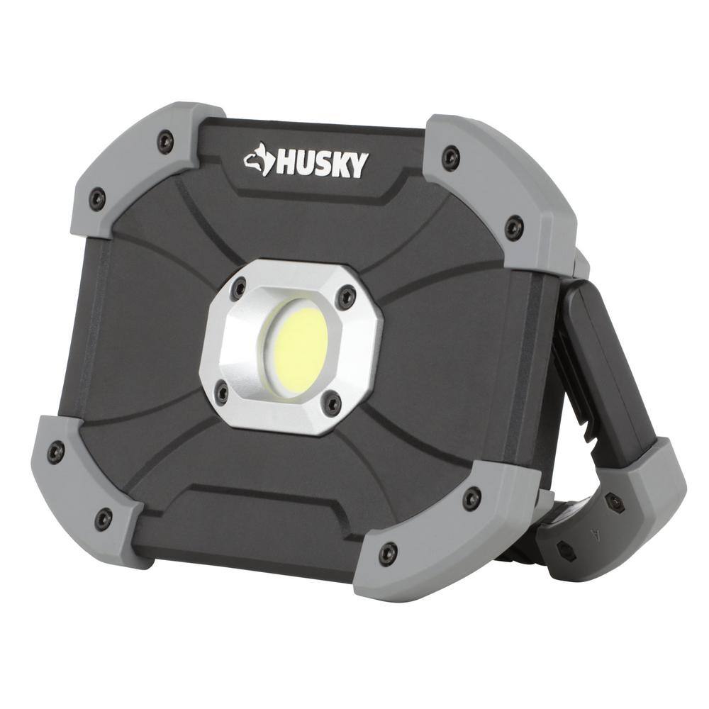 Husky 700 Lumens LED Utility Light 17FL1103