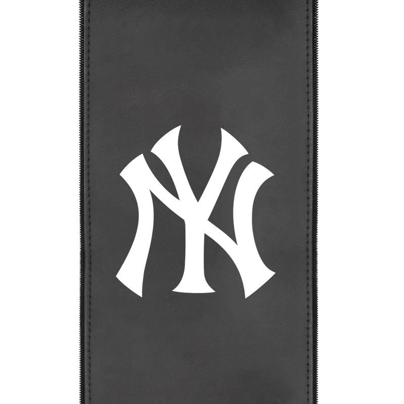 New York Yankees Man Cave Home Theater Power Recliner   Contemporary   Recliner Chairs   by DreamSeats LLC  Houzz
