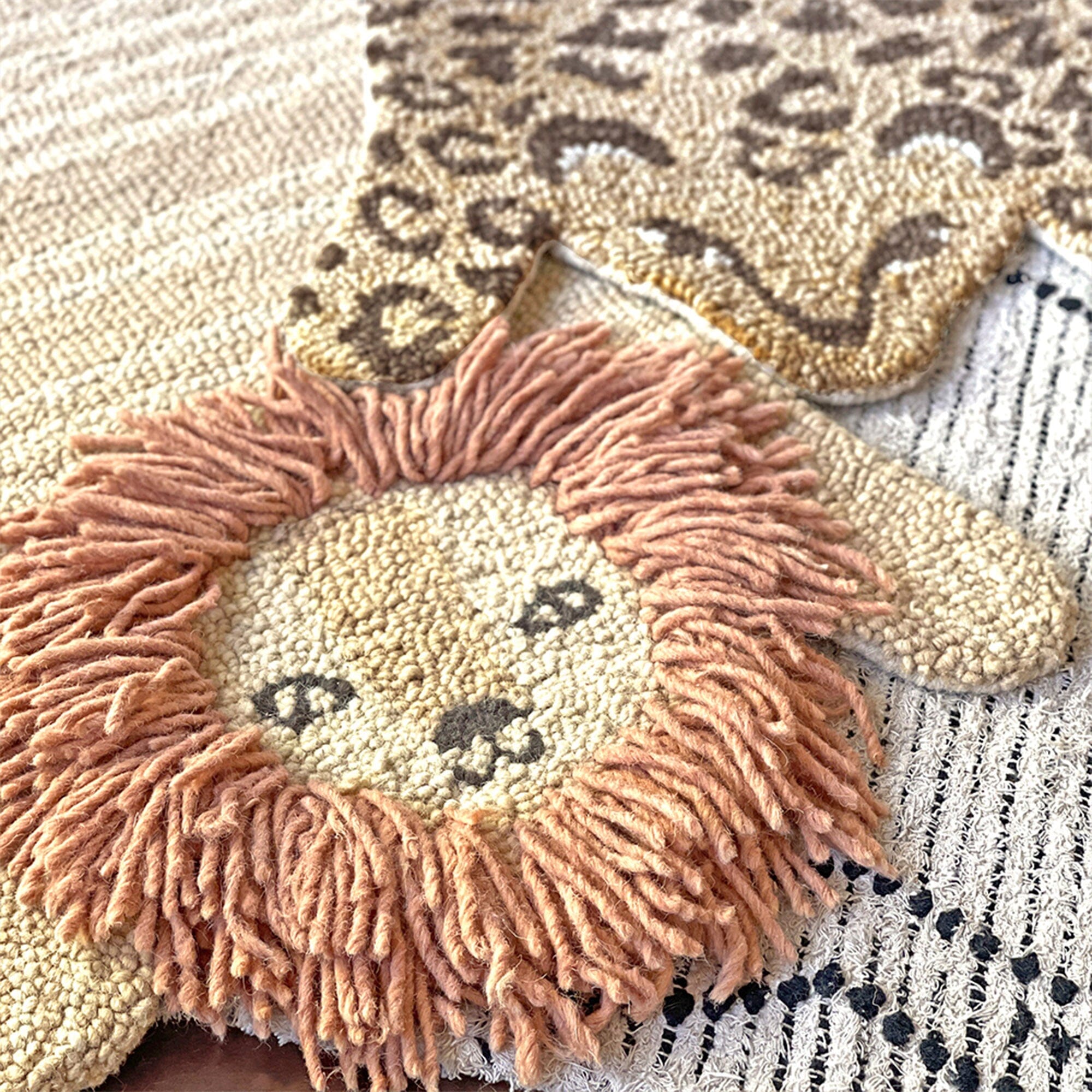 Crane Baby Lion Shape Rug