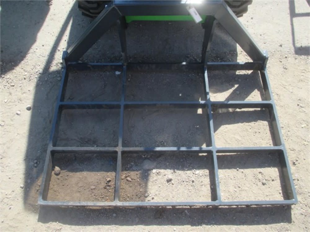 Avant 47.2 Wide Pull Behind Leveler ;