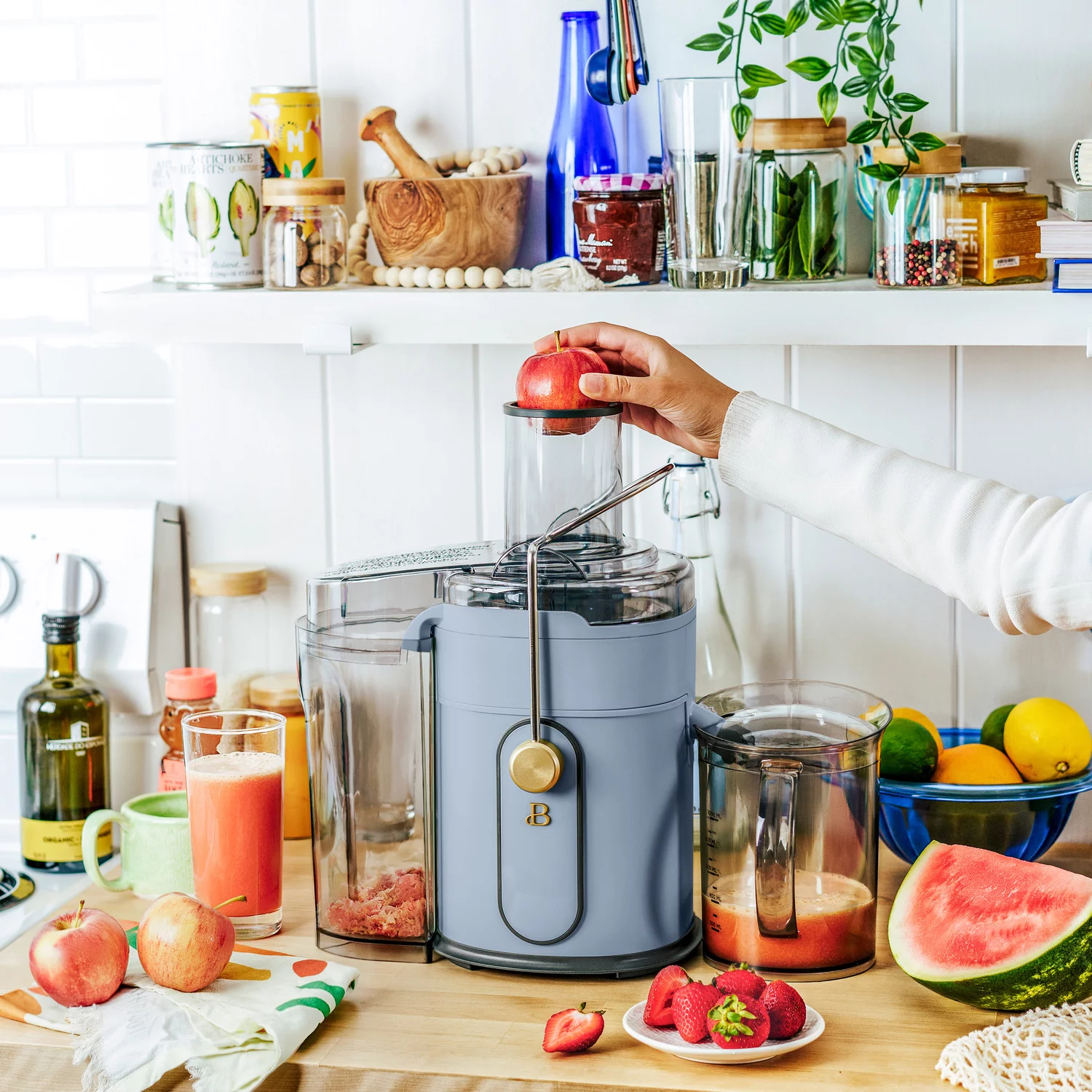 Beautiful 5-Speed Electric Juice Extractor with Touch Activated Display， Cornflower Blue by Drew Barrymore