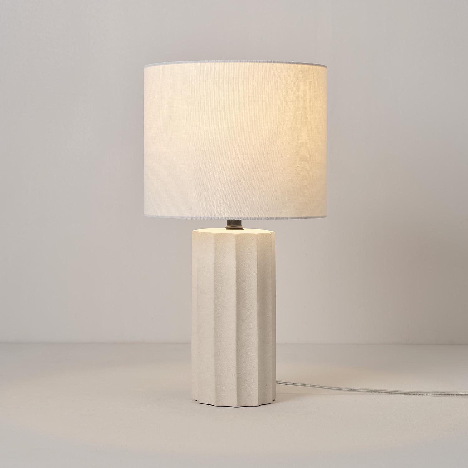 Globe Electric Doris 20 Ribbed Concrete Finish Table Lamp with White Linen Shade， 91004439