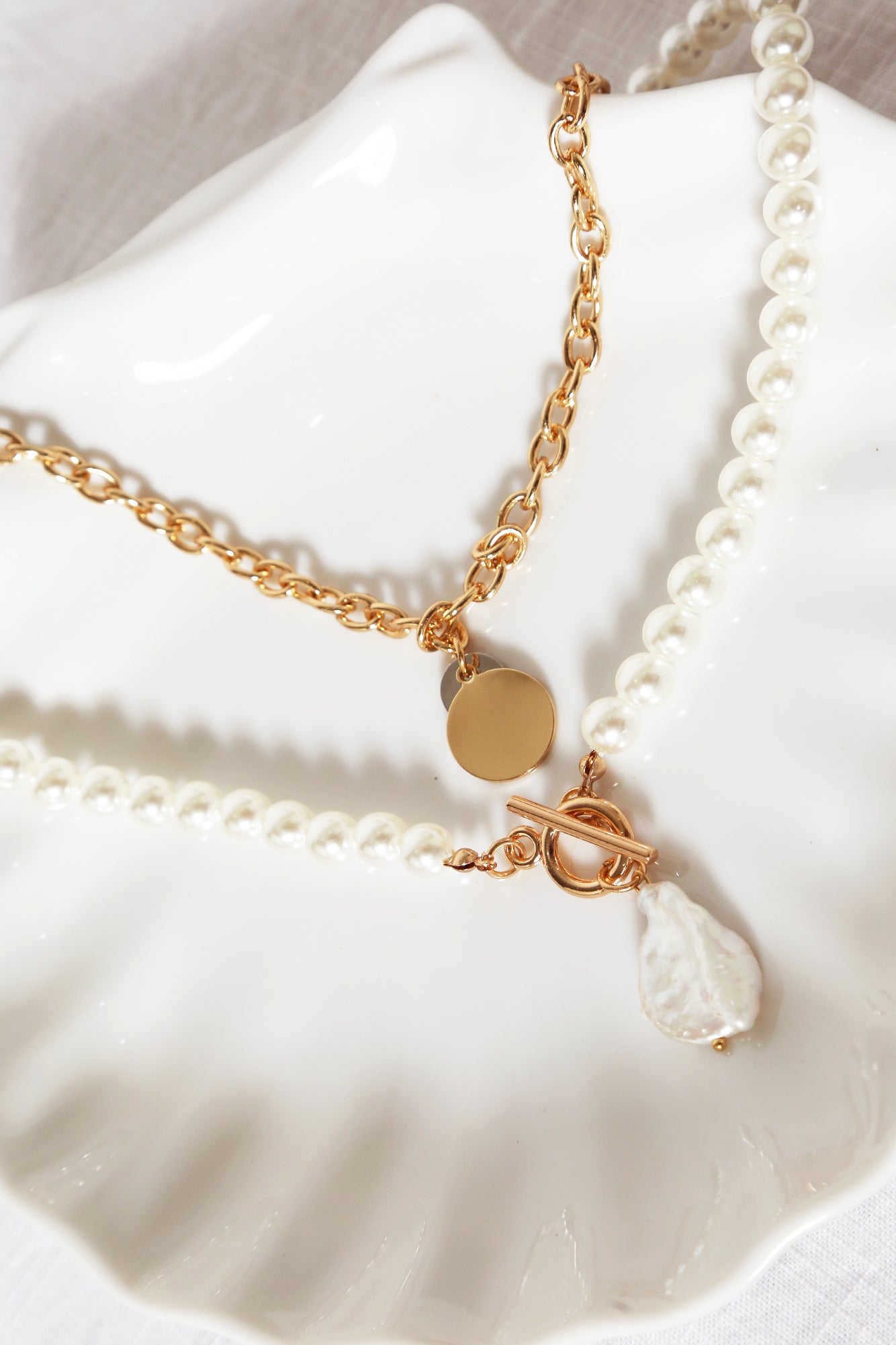 Shell Spell Choker White