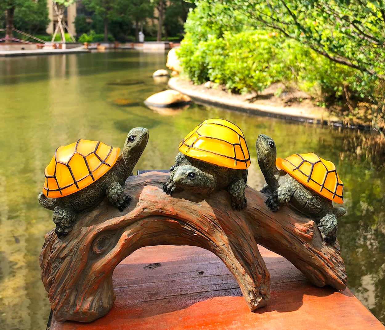 Solar Powered Turtles on Log Garden Decorations , Outdoor Accent Lighting LED Garden Light Decor