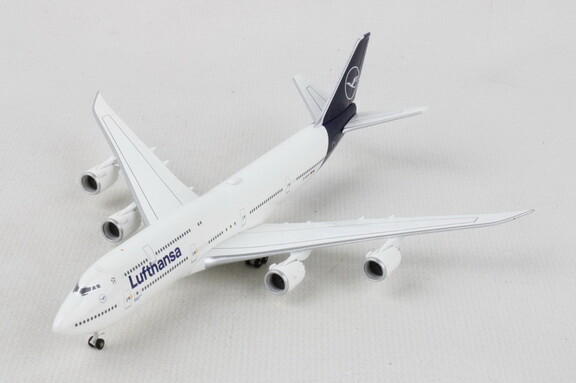 Herpa HE531283 001 Lufthansa 747 8 1/500