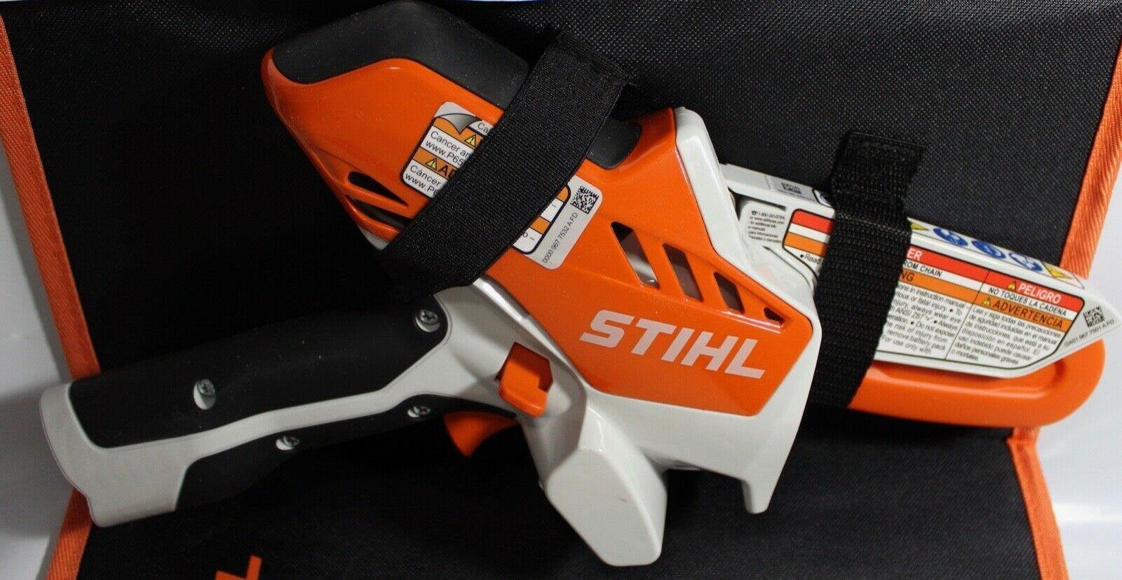 STIHL GTA 26 PRUNER CHAINSAW W/CARRYING CASE, BATTERY AND CHARGER.