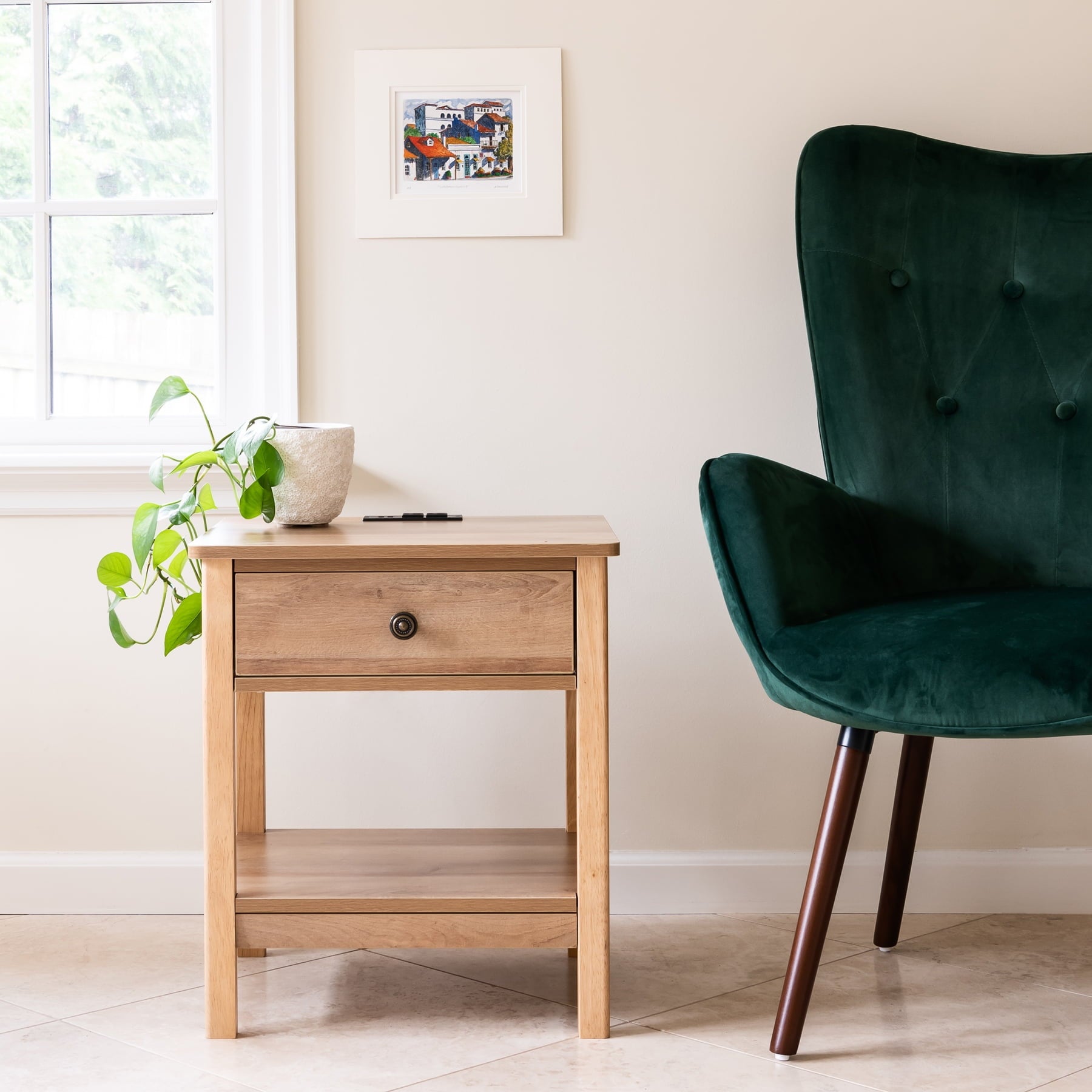 DecorTech Traditional Rectangular End Table with AC Power and USB Charging Ports， Oak