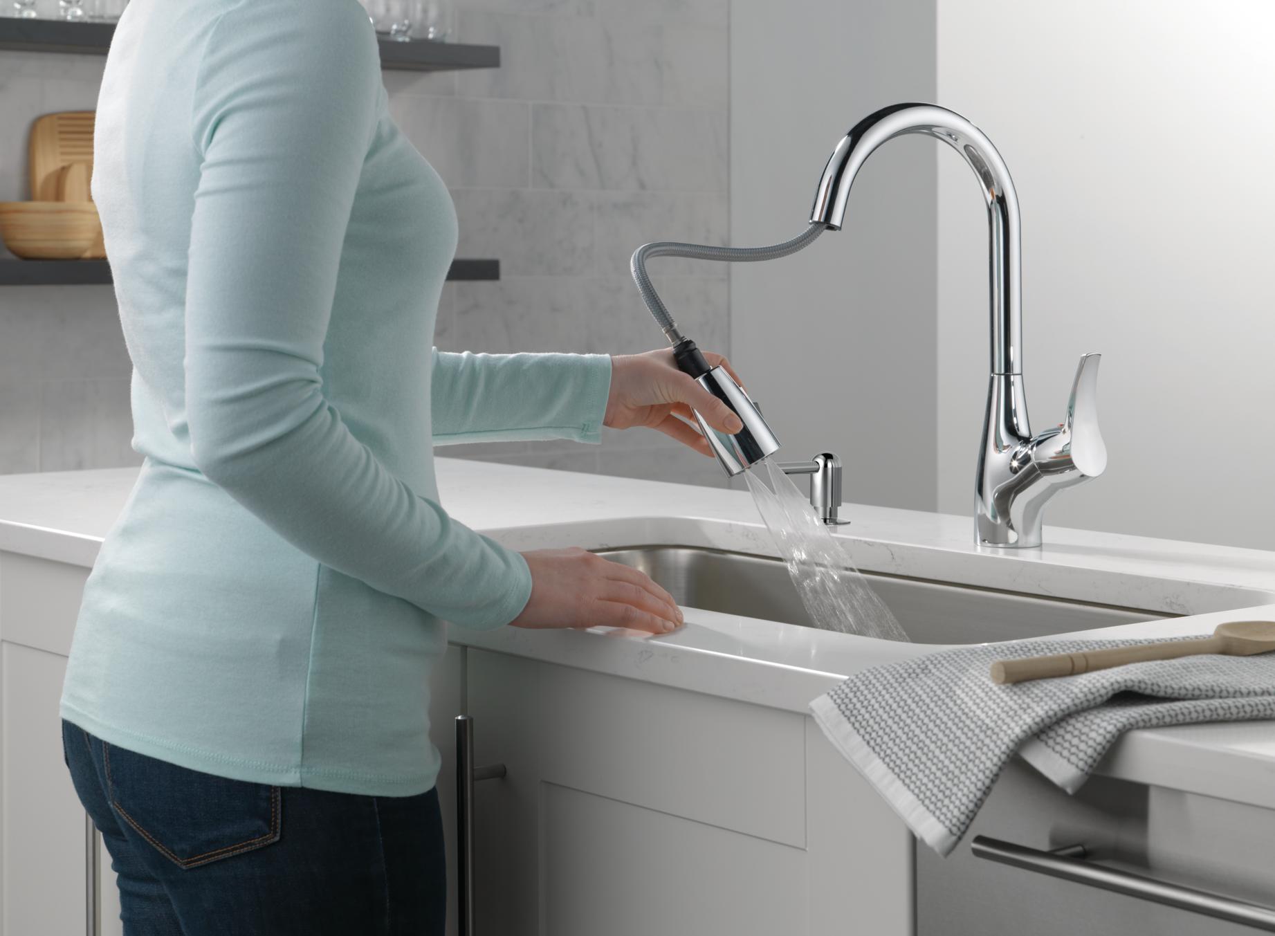 Peerless Apex Single Handle Pull-Down Sprayer Kitchen Faucet with Soap Dispenser in Chrome P7901LF-SD-W