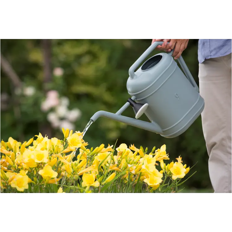 Italian Superfine Quality Durable Garden Supplies Watering Can With Good Plastic Material For Export