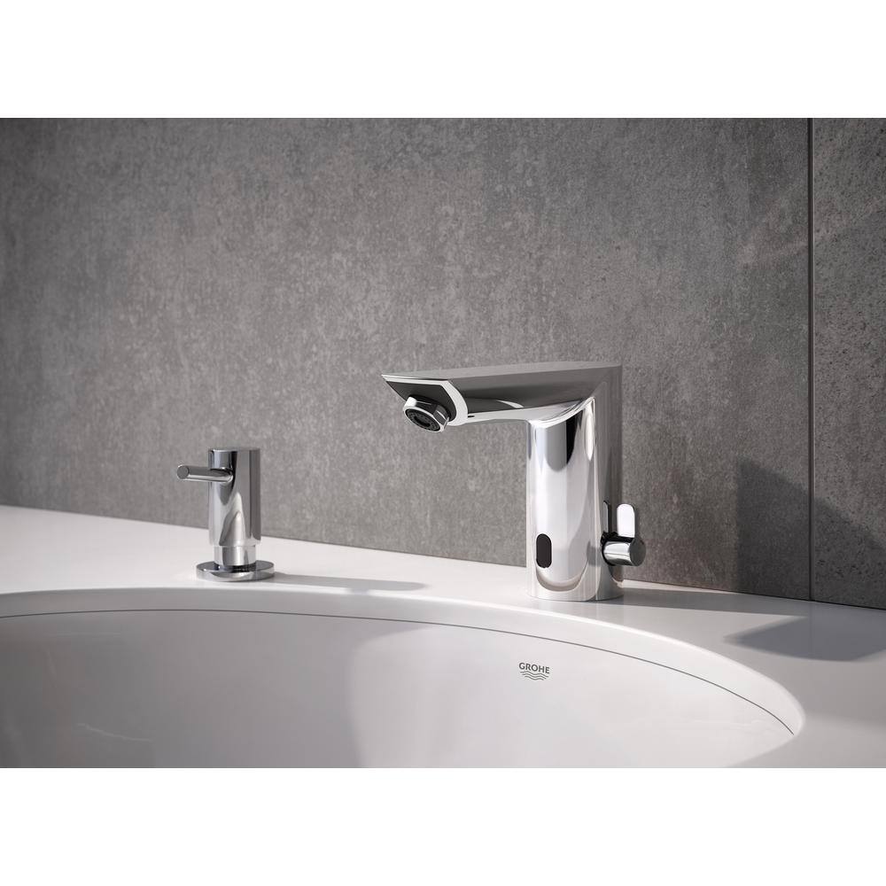 GROHE Bau Cosmopolitan Battery Powered Single Hole Touchless Bathroom Faucet with Temperature Control Lever StarLight Chrome 36466000