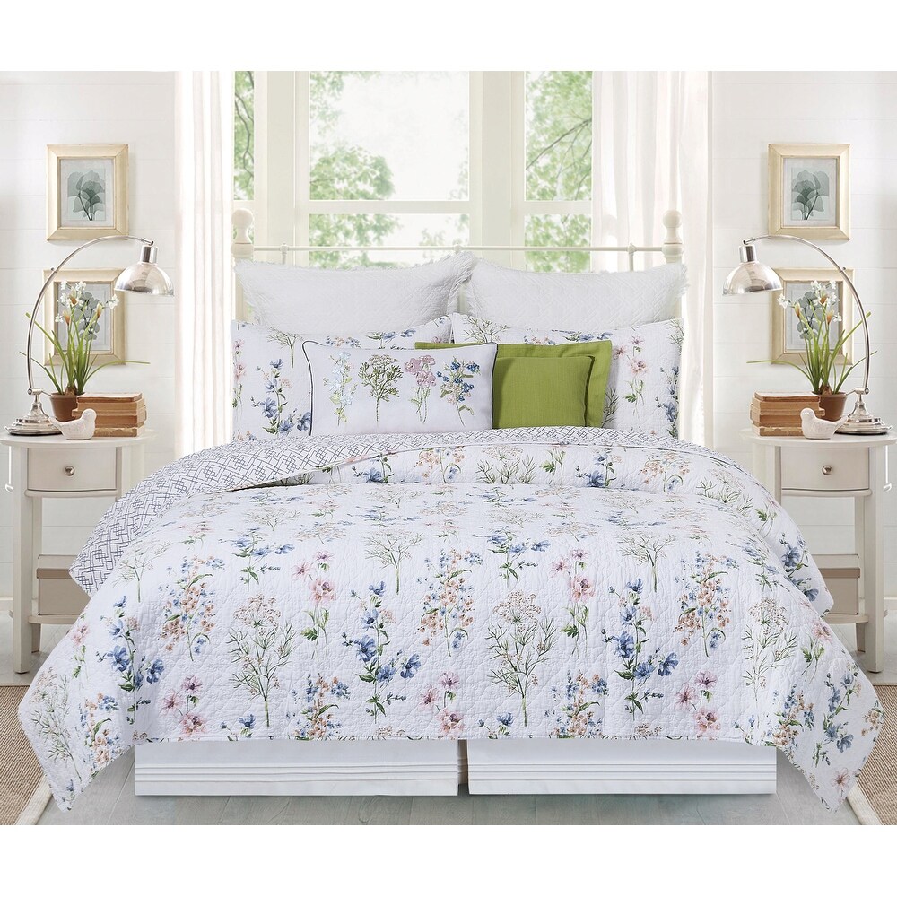 Cynthia Bedding Quilt Collection