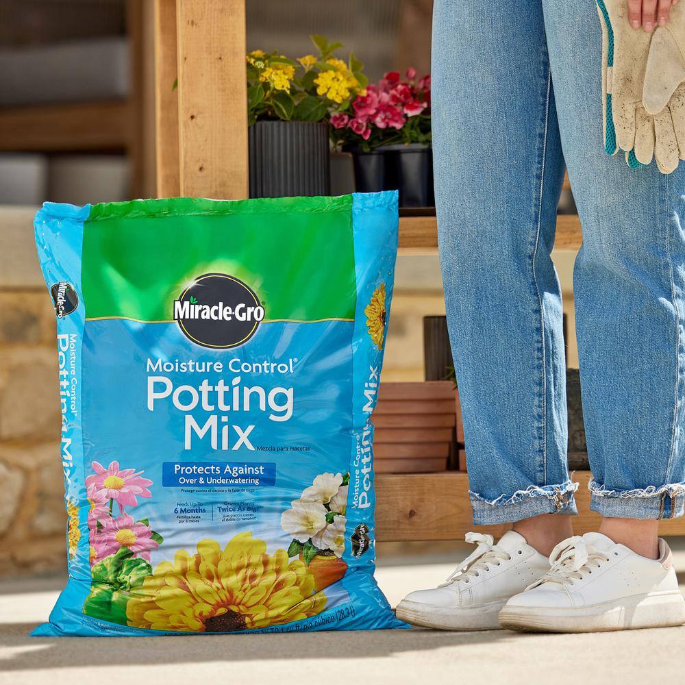 Miracle-Gro 1 cu. ft. Moisture Control Potting Mix 75551301