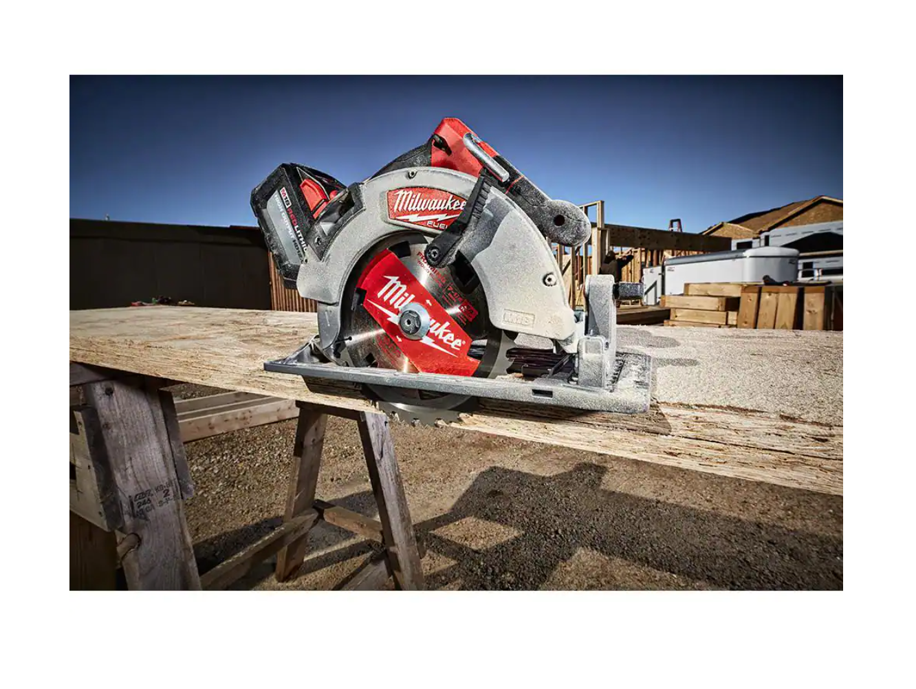 Milwaukee 2732-20-48-11-1850 M18 FUEL 18V 7-1/4 in. Lithium-Ion Brushless Cordless Circular Saw with M18 5.0 Ah Battery