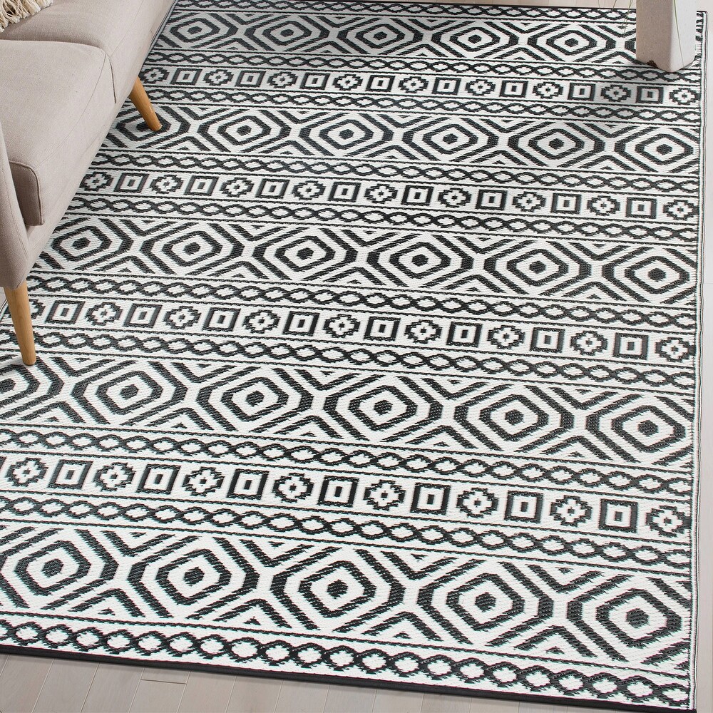 Contemporary Geometric Reversible Plastic Outdoor Rugs