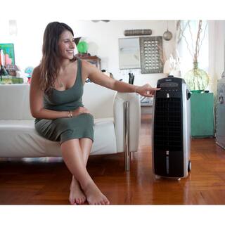 Quilo 211 CFM All-in-1 Indoor Portable Tower Fan w Evaporative Cooling and Dehumidifier in BlackSilver up to 150 Sq.ft QE1SKS