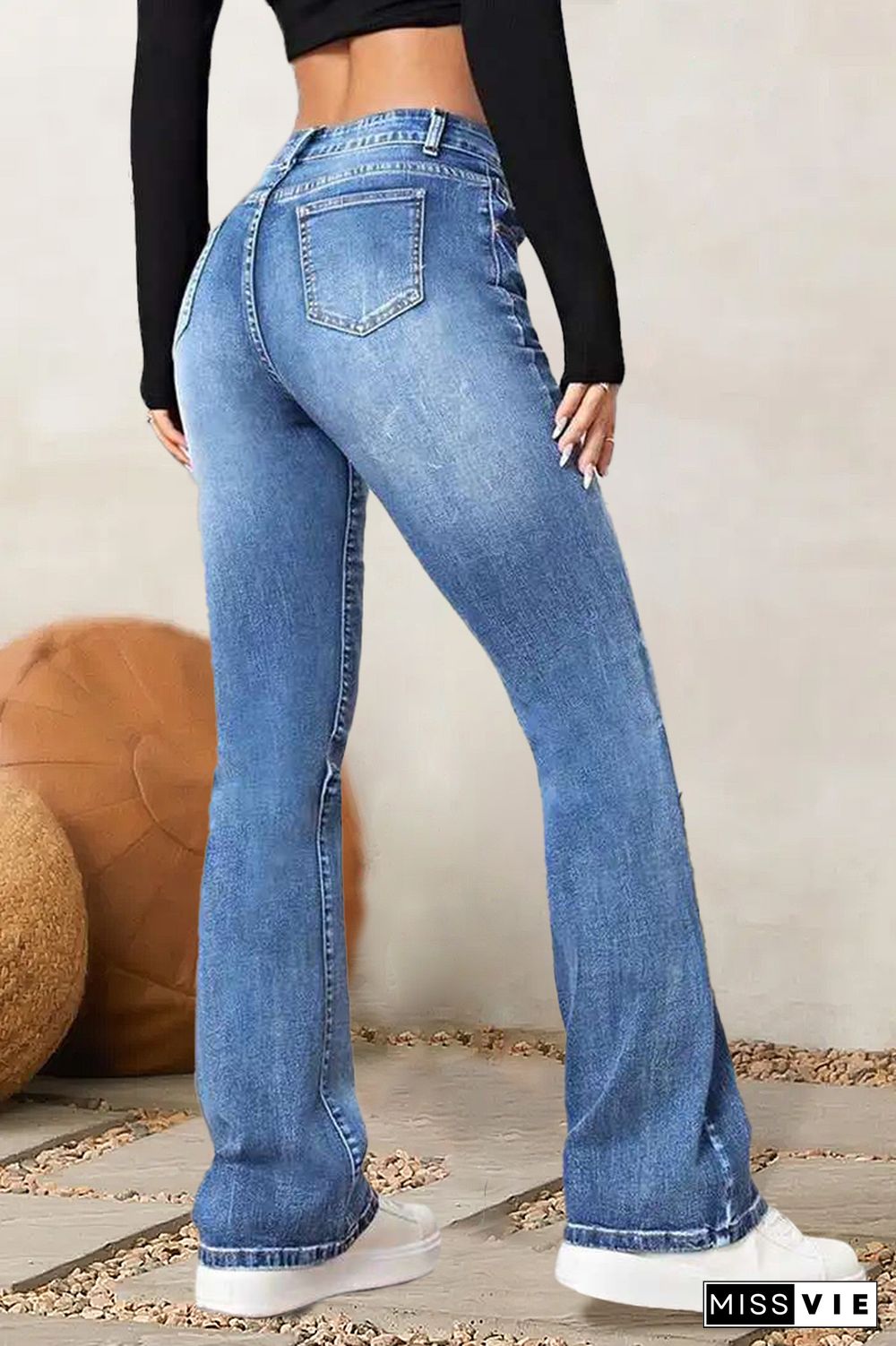 Pocket Detail Buttoned Mid Rise Flare Jeans