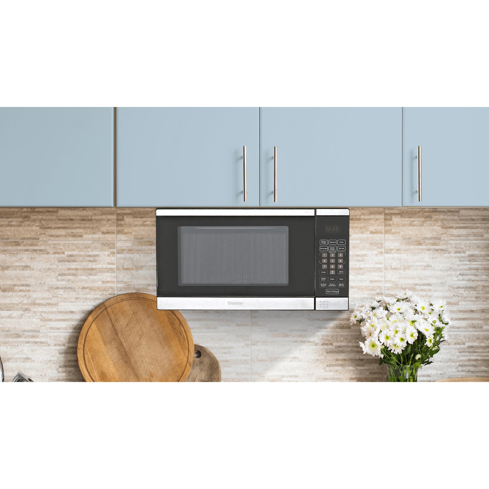 Danby 0.7 cu. ft. Microwave Oven for Countertop or Under-Cabinet Installation DDMW007501G1