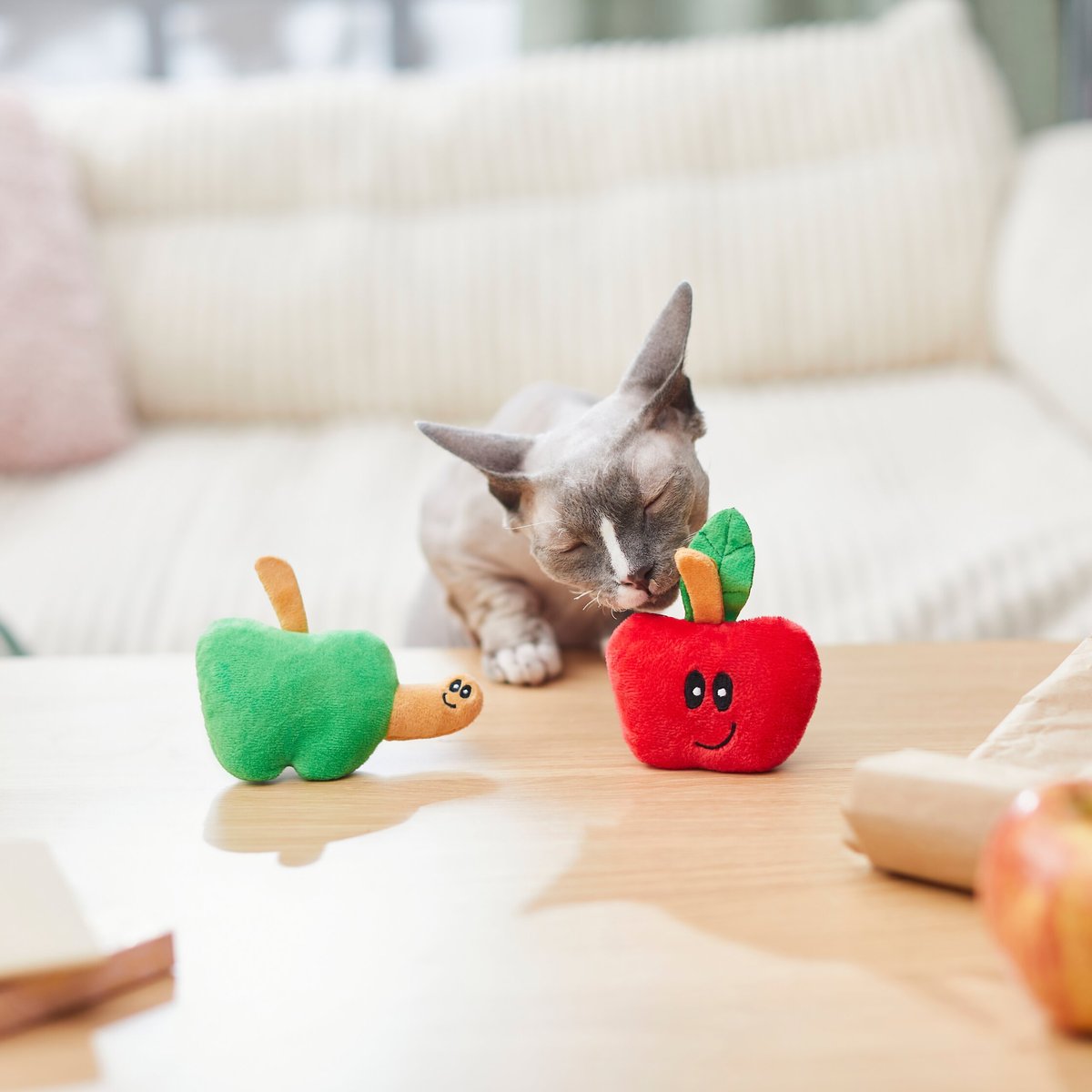 Frisco Teacher's Apple Plush Cat Toy with Catnip， 2 count