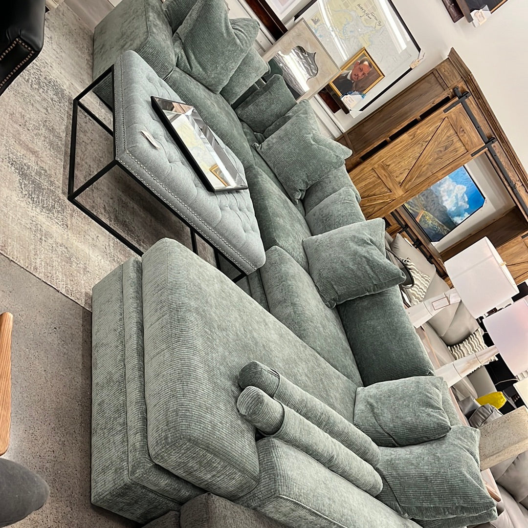 MILA SECTIONAL