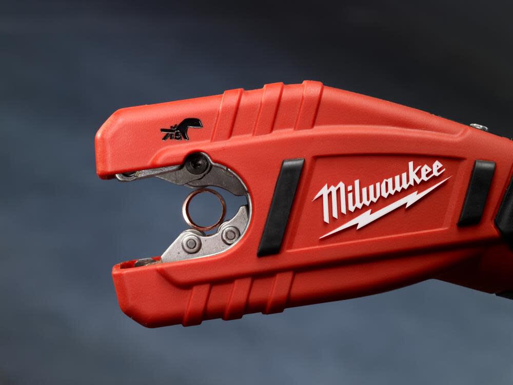 Milwaukee M12 Cordless Lithium-Ion Tubing Cutter Kit 2471-21 from Milwaukee