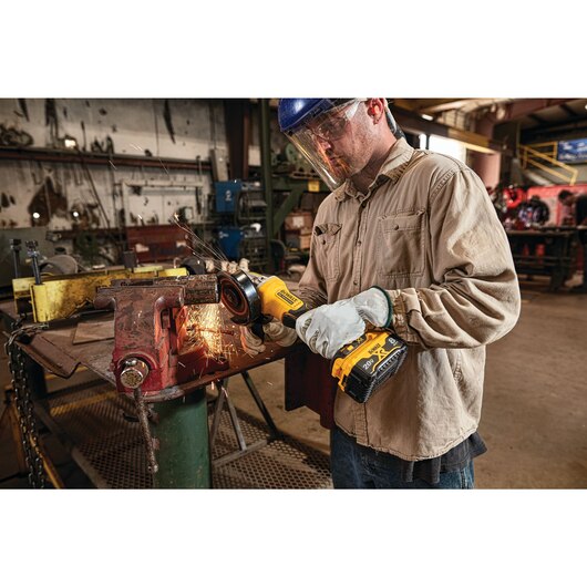 DEWALT DCG415W1 5-in 20-volt Max-Amp Paddle Switch Brushless Cordless Angle Grinder (Charger Included and 1-Battery)