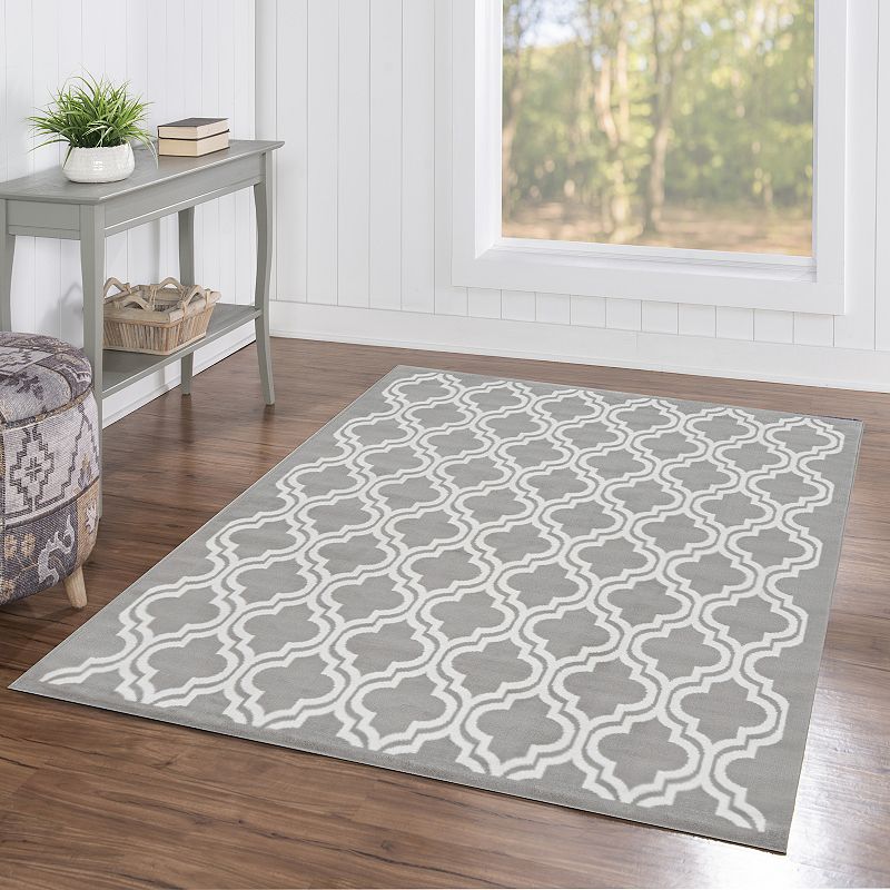 Linon Capri Quatrefoil Rug