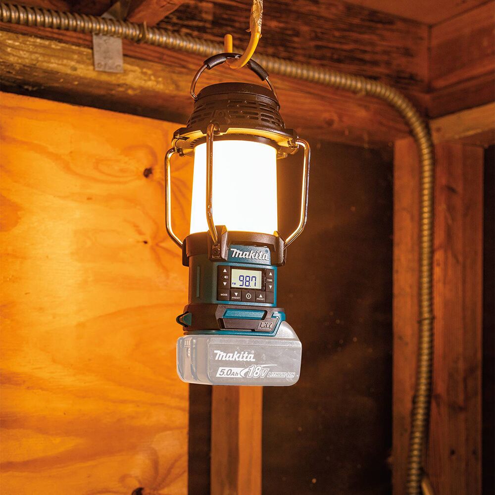 Makita XRM12 18V LXT Lithium‑Ion Cordless Lantern with Radio