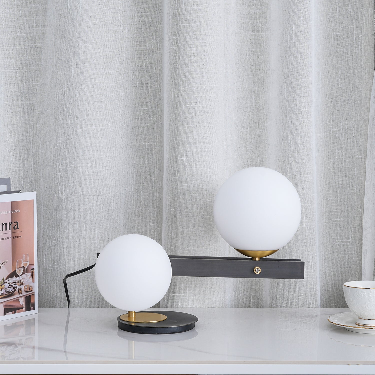 Planeta Table Lamp