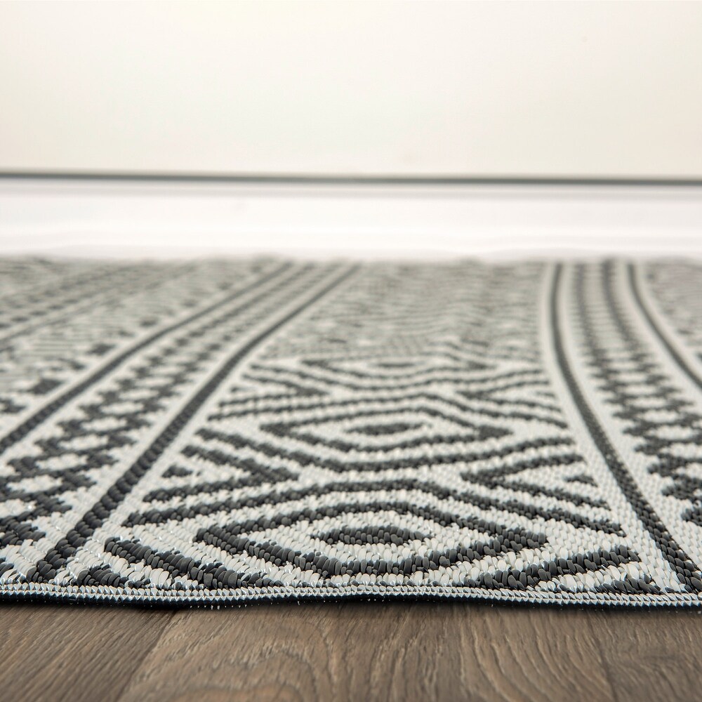 Contemporary Geometric Reversible Plastic Outdoor Rugs