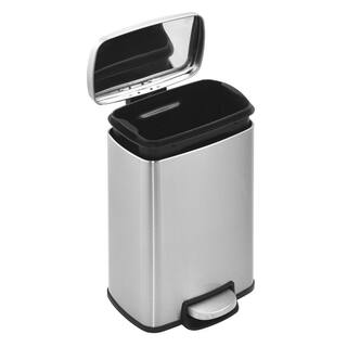 Innovaze 1.3 Gal.5-Liter Fingerprint Free Stainless Steel Rectangular Bathroom and Office Step-on Trash Can MGCS-AS1901