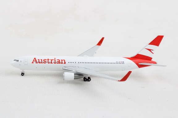 Herpa HE536509 Austrian 767 300 1/500 New Livery R...