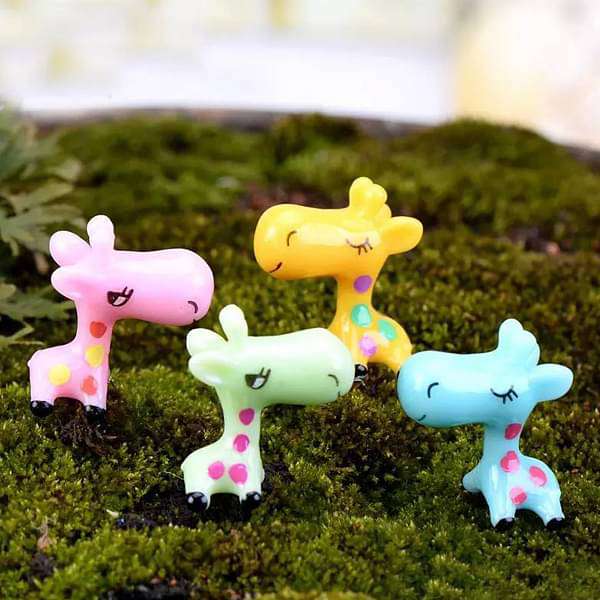 Baby giraffe plastic miniature garden toys - 4 Pieces