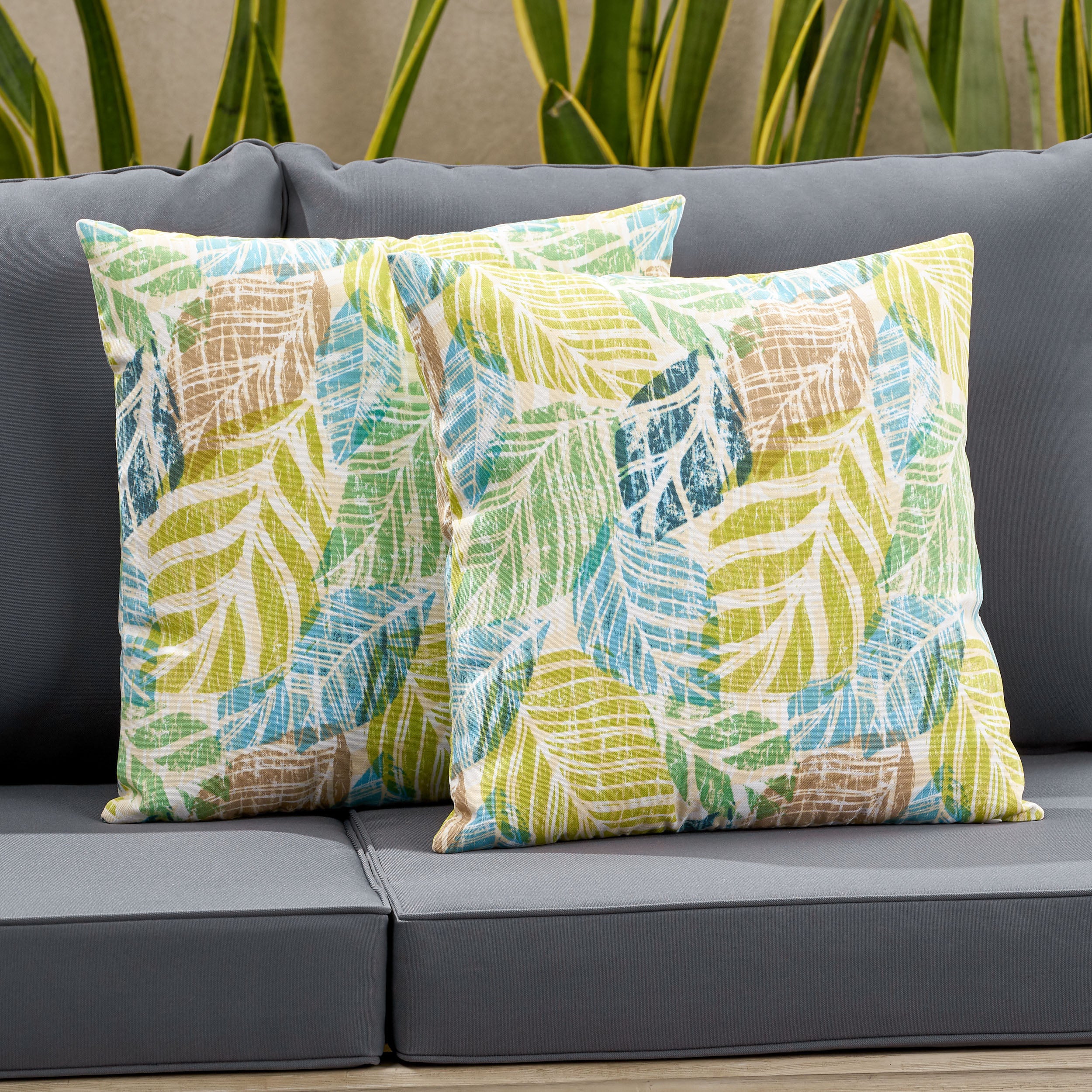 Kayliegh Outdoor Modern Square Water Resistant Fabric Pillow (Set of 2)