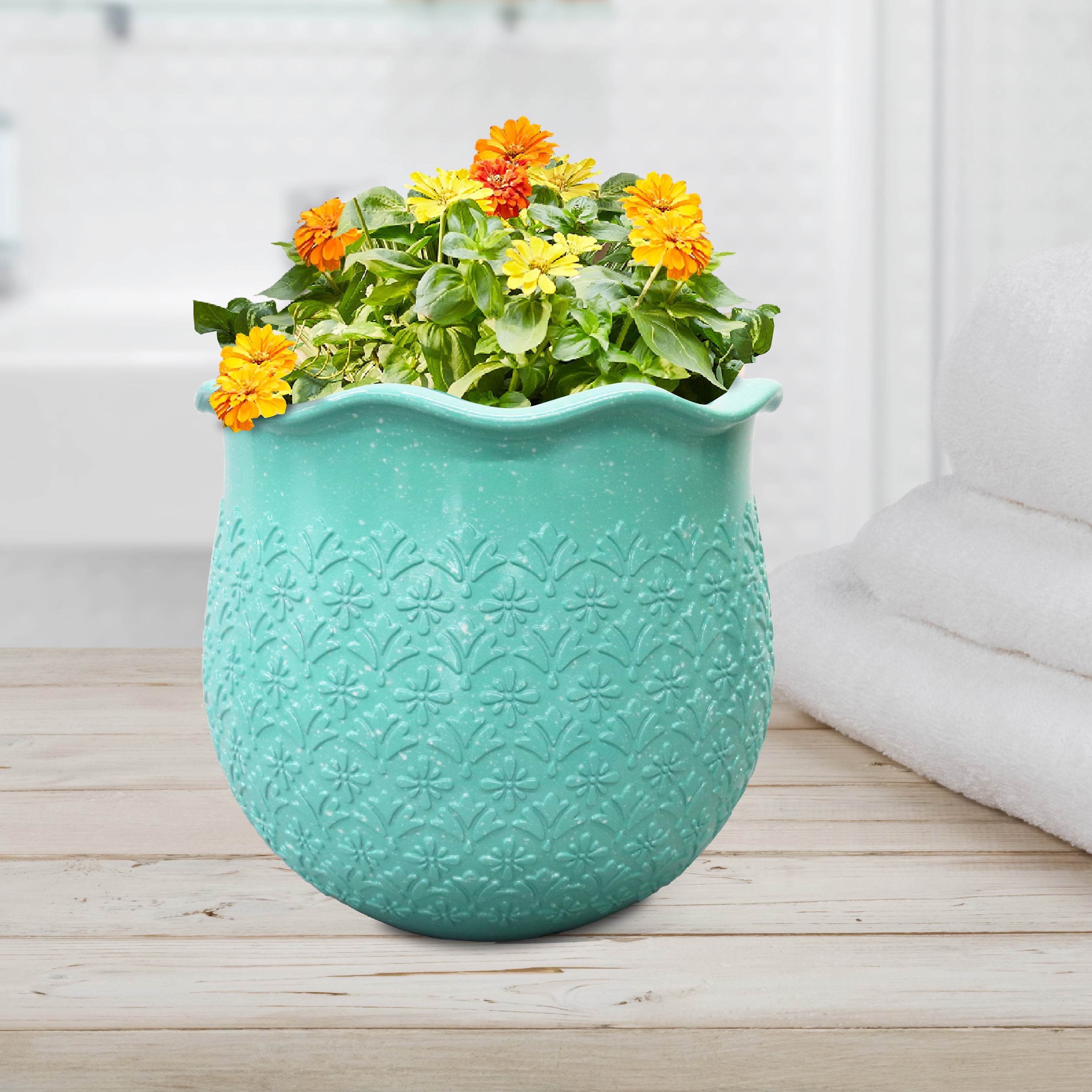 The Pioneer Woman Ruffled Geo Planter