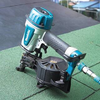 Makita 1-34 in. 15 Roofing Coil Nailer AN453