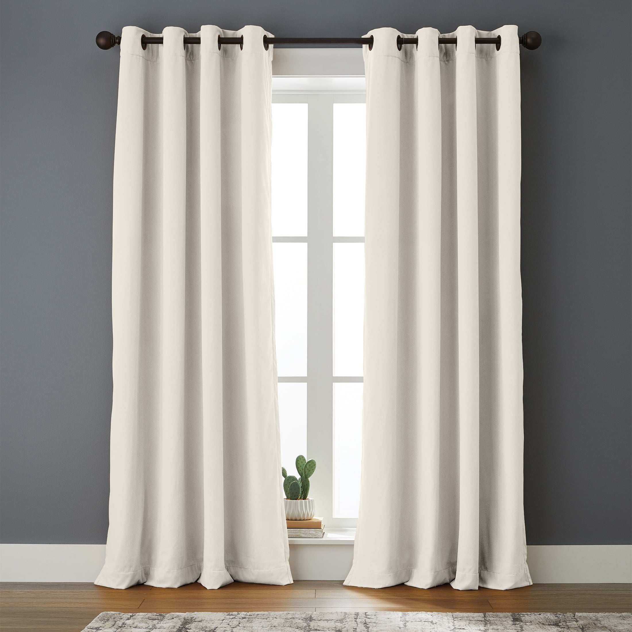 Better Homes and Gardens Velvet Grommet Blackout Curtain Panel， 52 in x 84 in