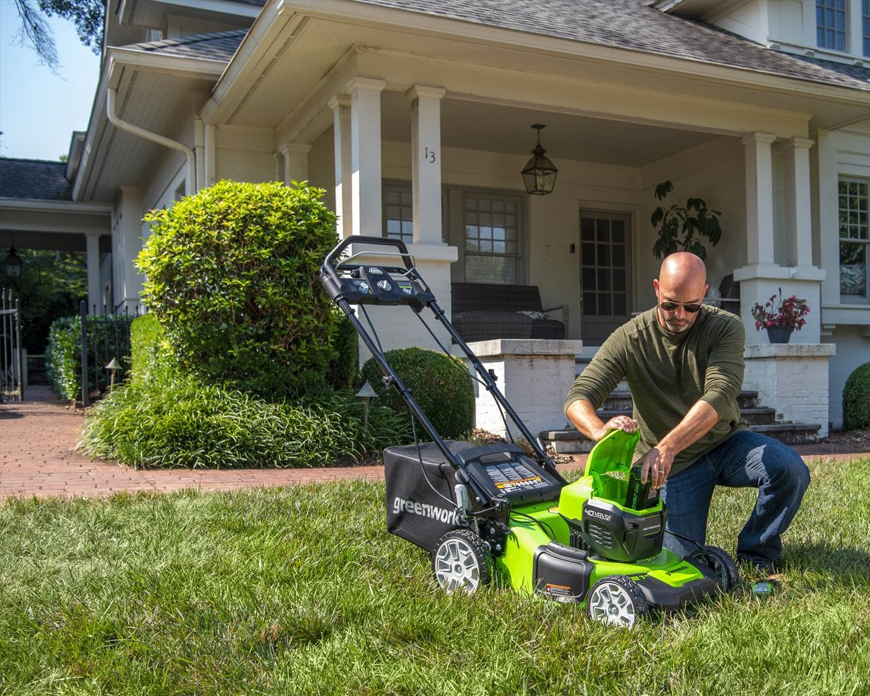 40V 21-Inch Cordless Self-Propelled Lawn Mower | Greenworks