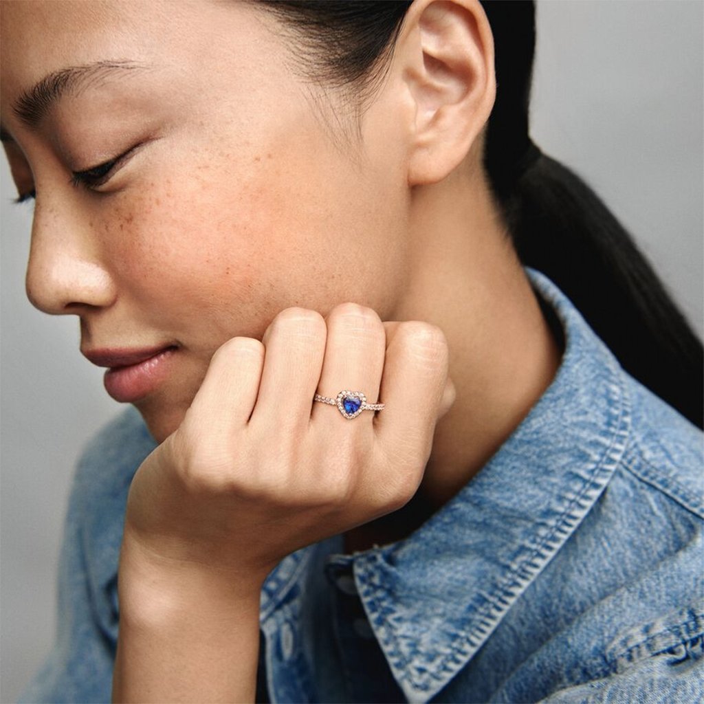 PANDORA  Sparkling Blue Elevated Heart Ring